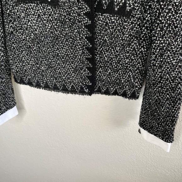 Chanel 2017 Black White Tweed Wool Blend Lion CC Button Jacket 38 - Picture 3 of 16